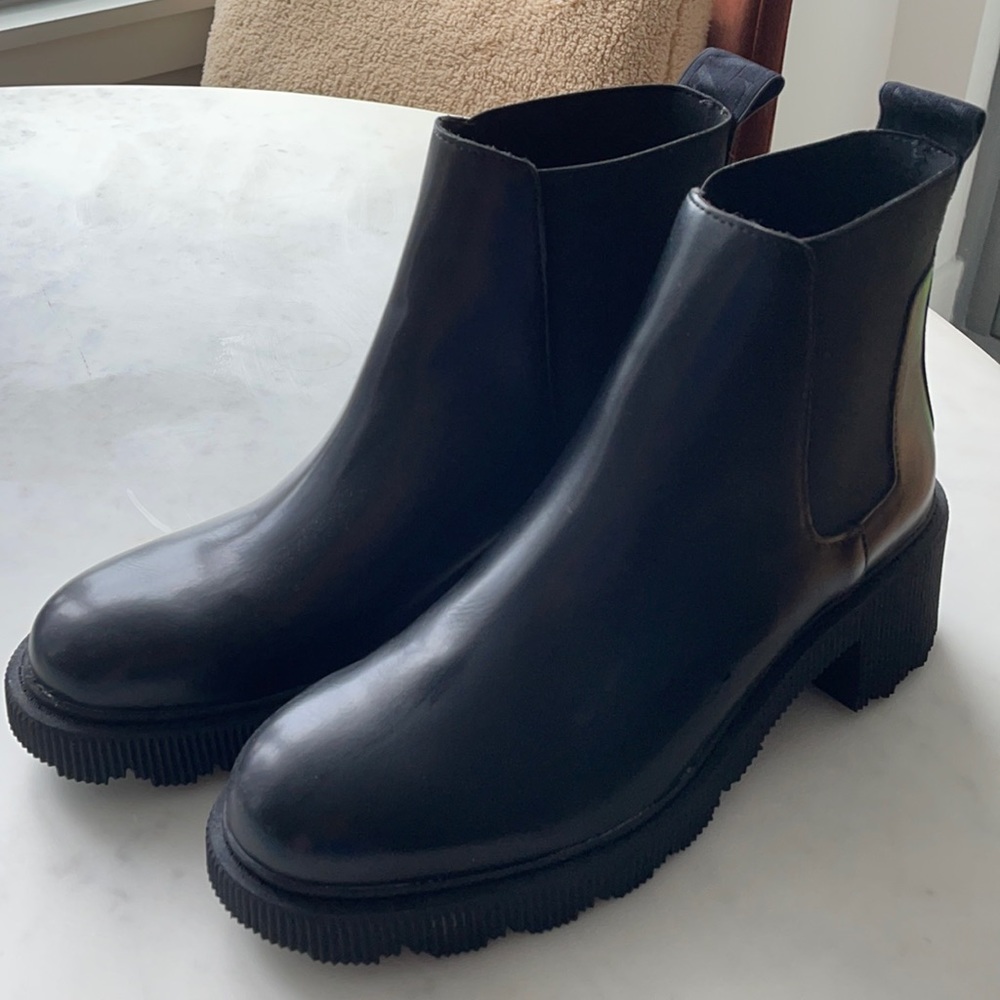 Brand new ZARA boots///black
